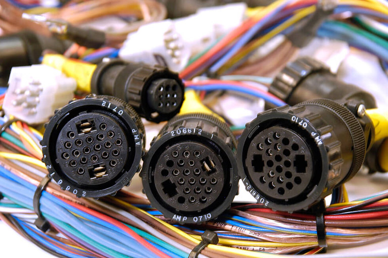 Fabricação de chicotes elétricos